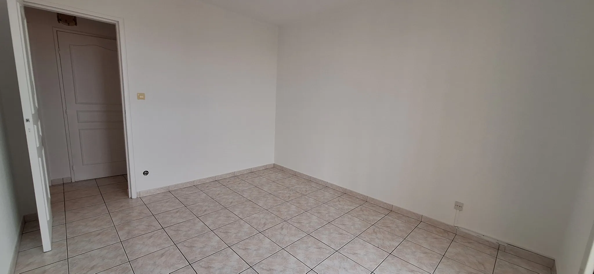 Appartement Spacieux à Toulon La Rode - 100 m² avec Vue Mer 