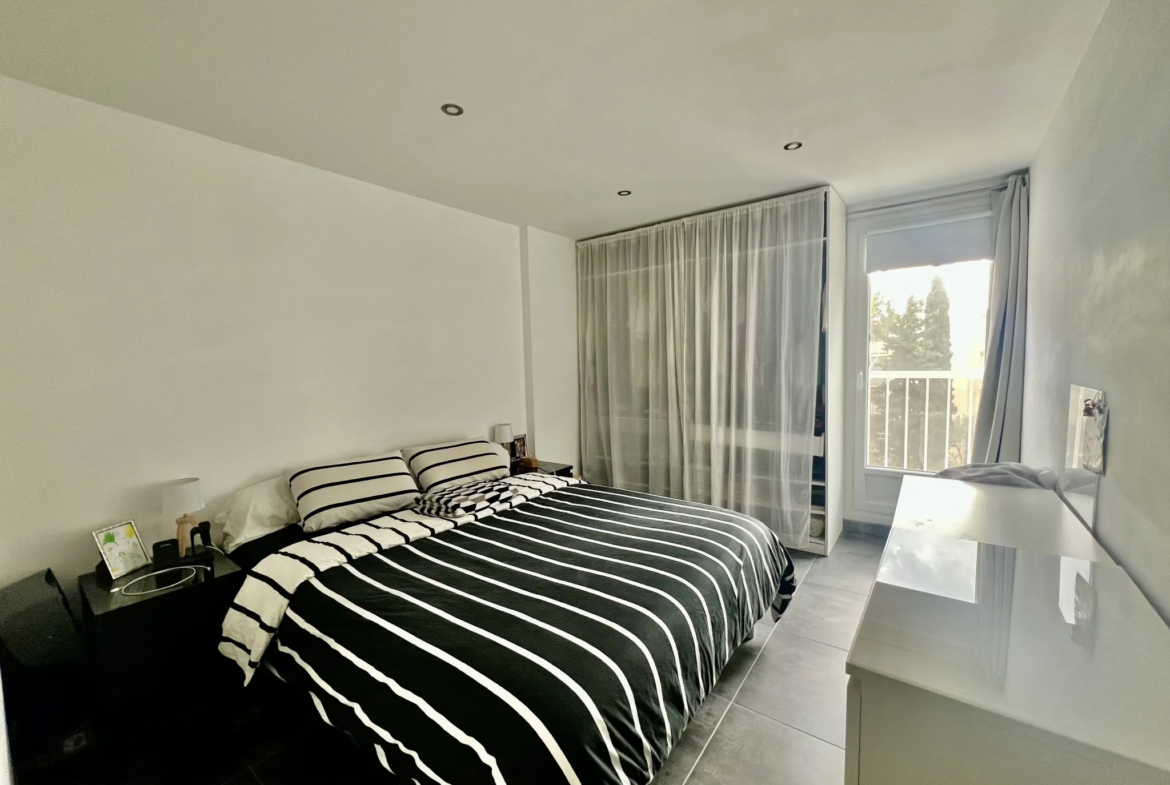 Appartement T4 rénové de 80 m² à Toulon - Bonnes Herbes 