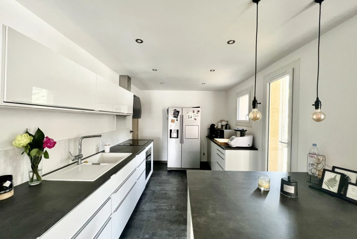 Appartement T4 rénové de 80 m² à Toulon - Bonnes Herbes 