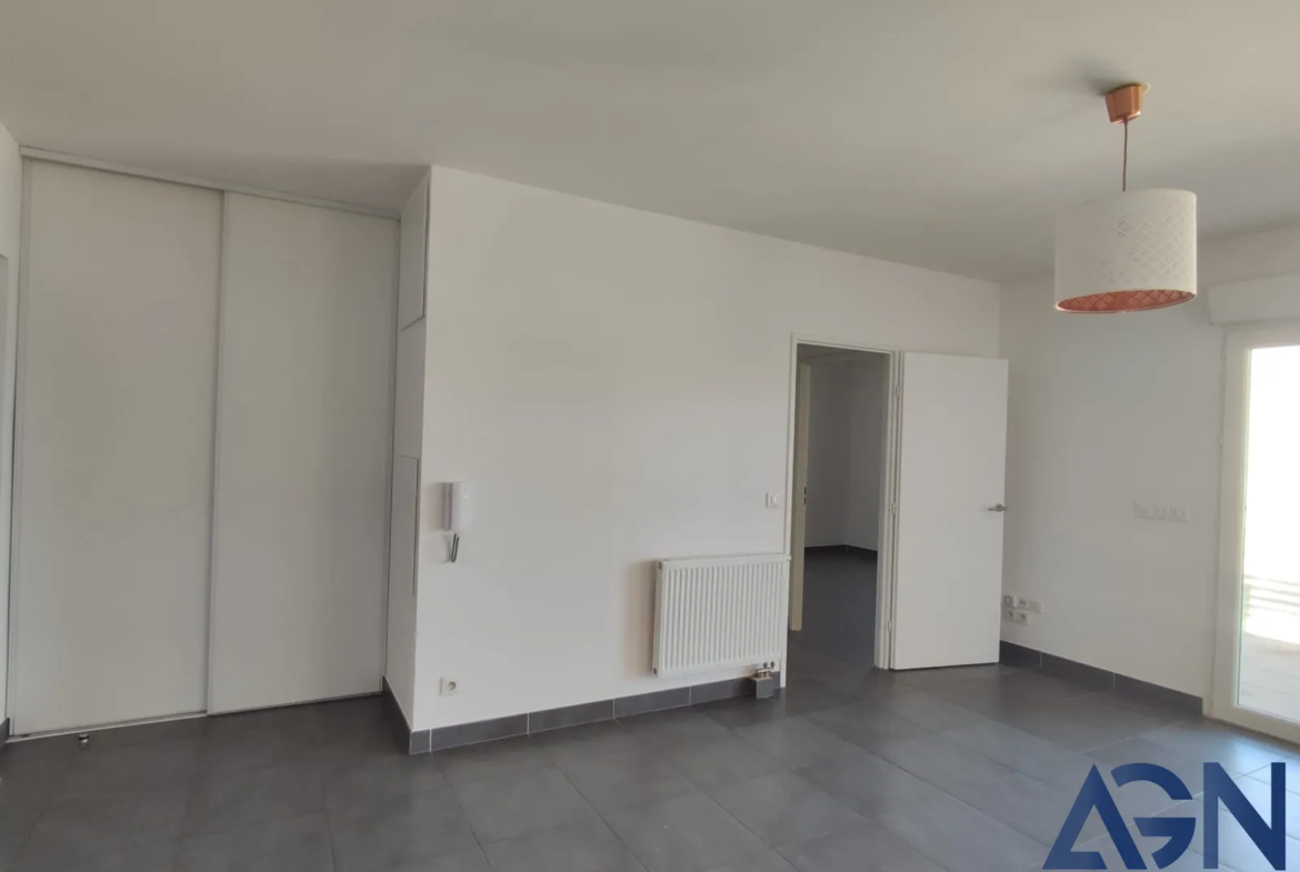 À vendre : Appartement 2 pièces avec terrasse et parking à Juvignac 