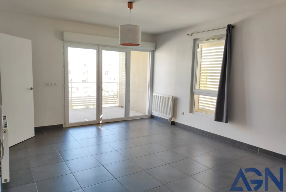 À vendre : Appartement 2 pièces avec terrasse et parking à Juvignac 