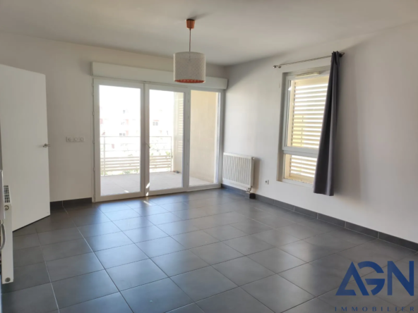 À vendre : Appartement 2 pièces avec terrasse et parking à Juvignac