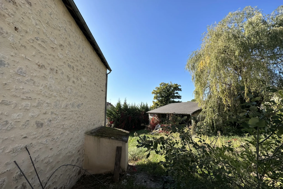 Maison en pierre à rénover à Nizerolles 