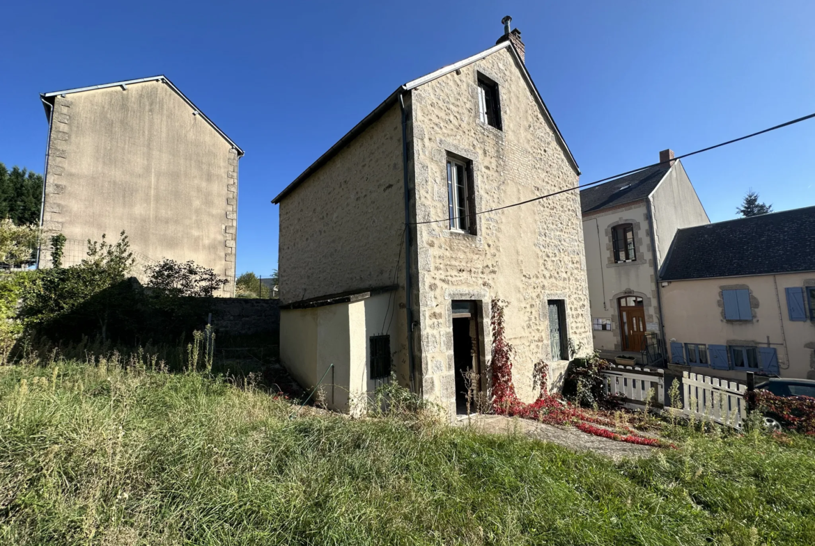 Maison en pierre à rénover à Nizerolles 