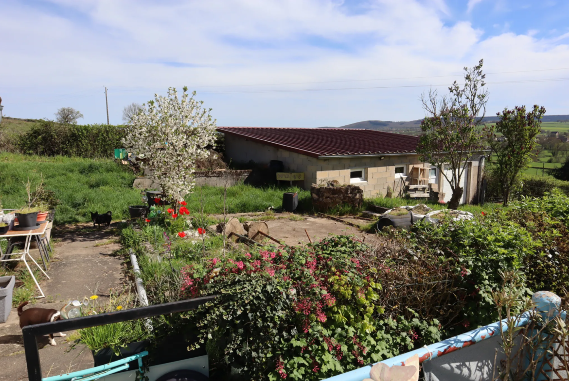 Maison de 160 m² avec 4 chambres à St Leger du Bois 