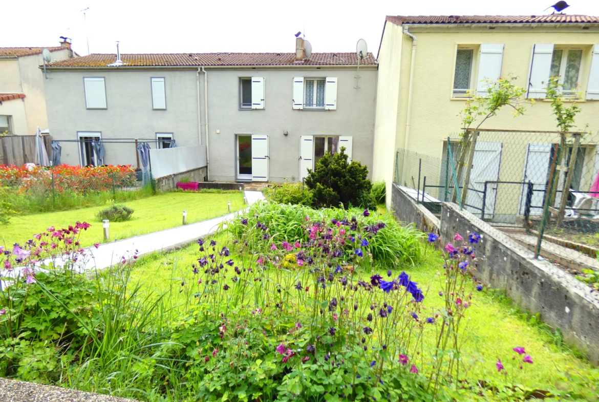 Maison à vendre à Arpajon-sur-Cère avec jardin 