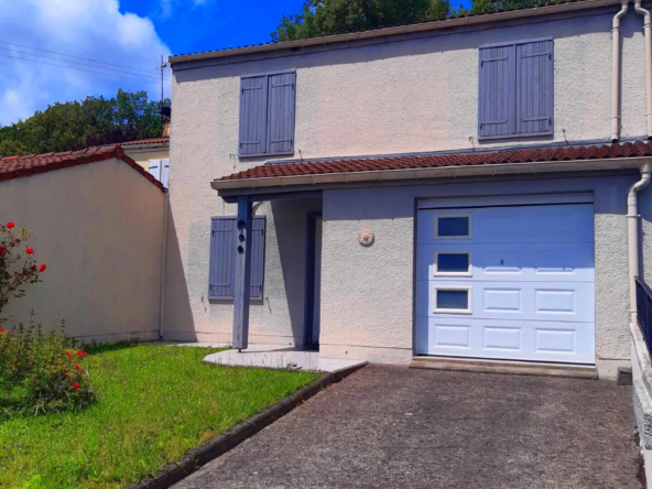 Maison à vendre à Arpajon-sur-Cère avec jardin