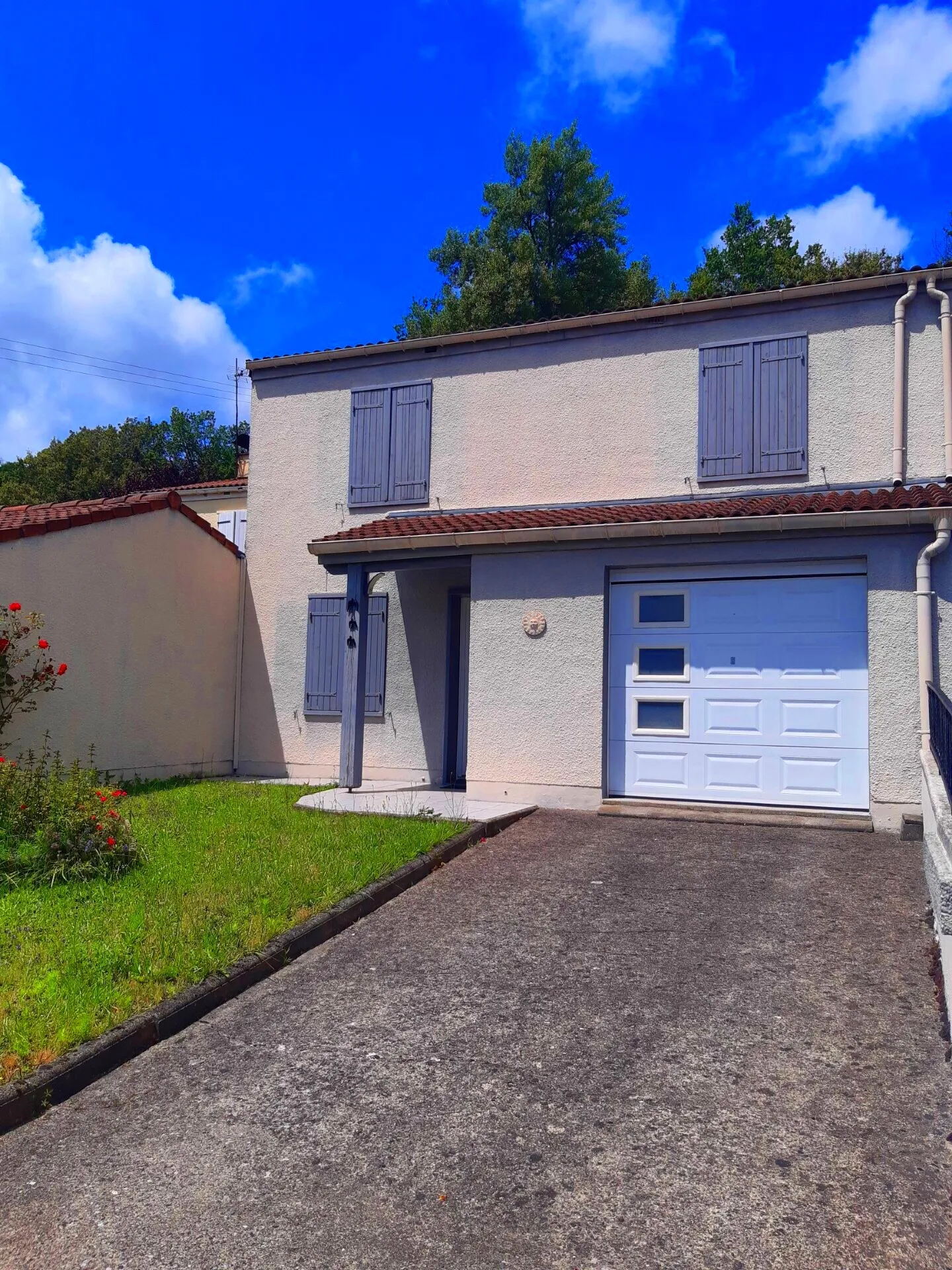 Belle Maison à Arpajon-sur-Cère avec 3 Chambres et Garage 