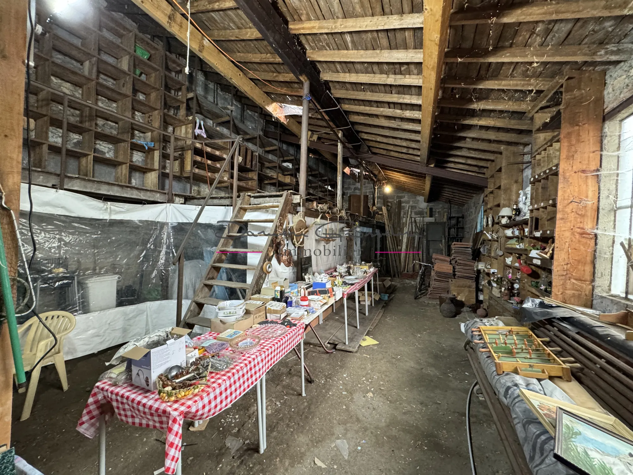 Maison de village à Bourg de Thizy de 156 m² avec dépendances 