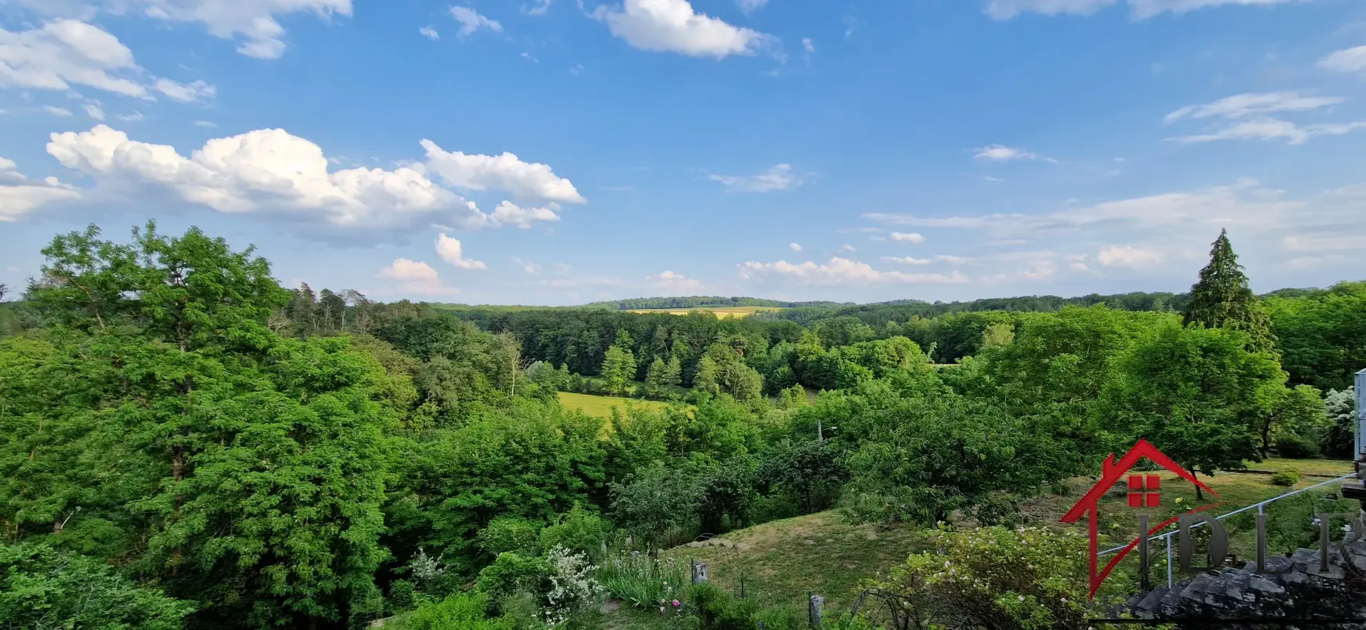 Charmante maison ancienne à Chatillon sur Saône avec vues panoramiques 