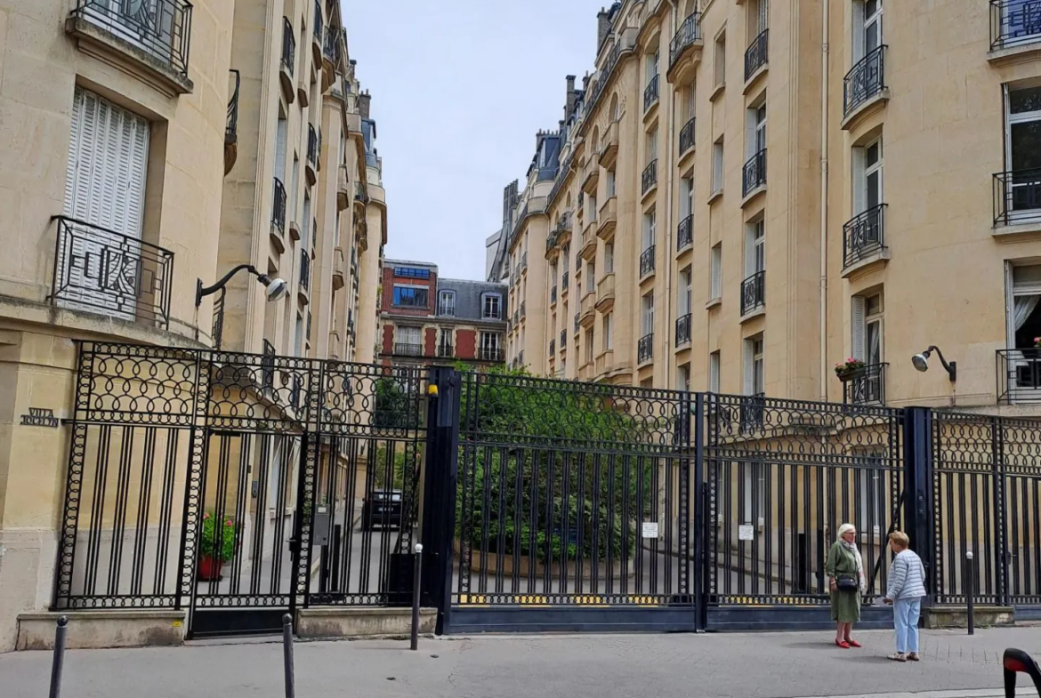 Chambre de Service à la Villa Jocelyn, Paris 75016 