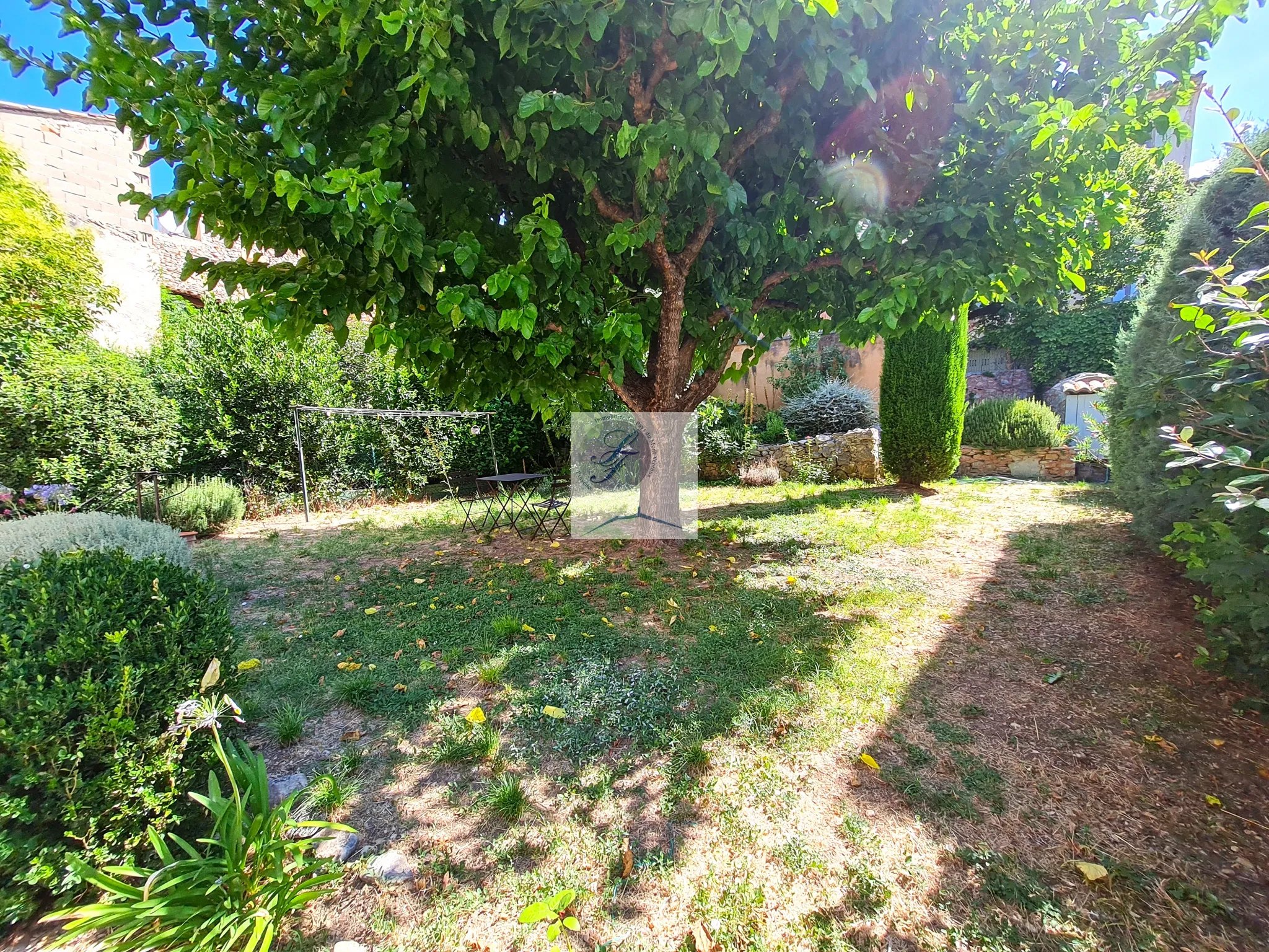 Maison de village à rénover avec jardin et garage près de Bédoin 