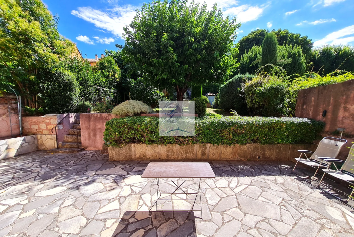 Maison de village à rénover avec jardin et garage près de Bédoin 