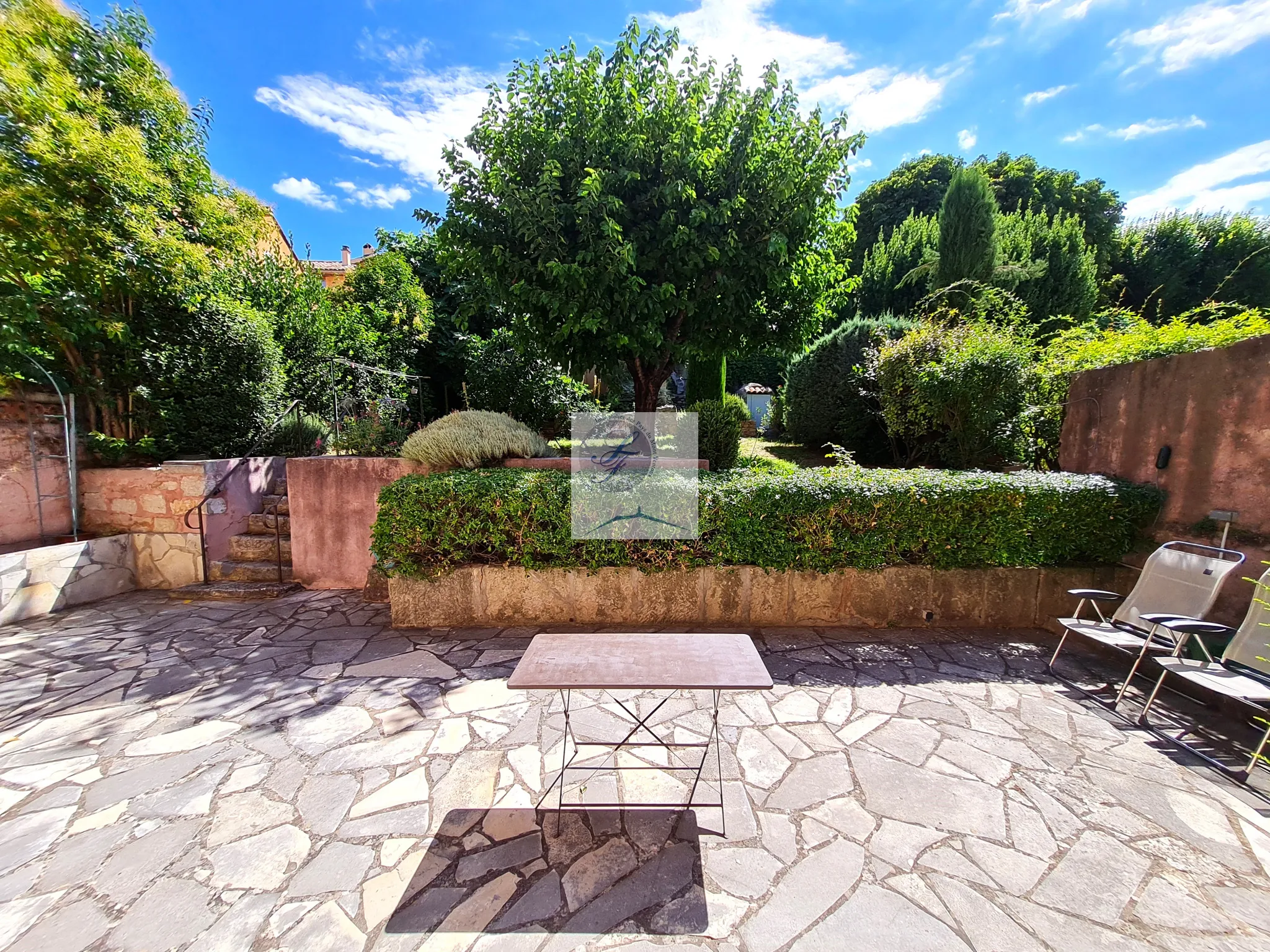 Maison de village à rénover avec jardin et garage près de Bédoin 