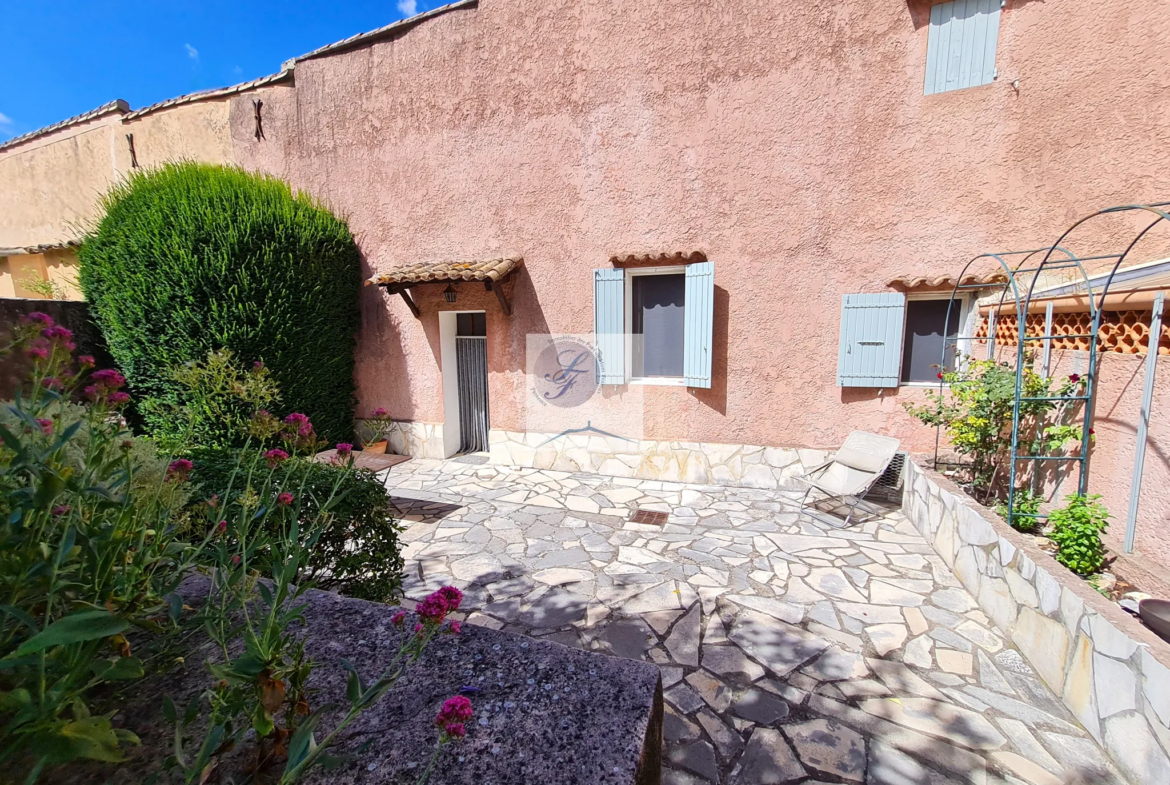 Maison de village à rénover avec jardin et garage près de Bédoin 