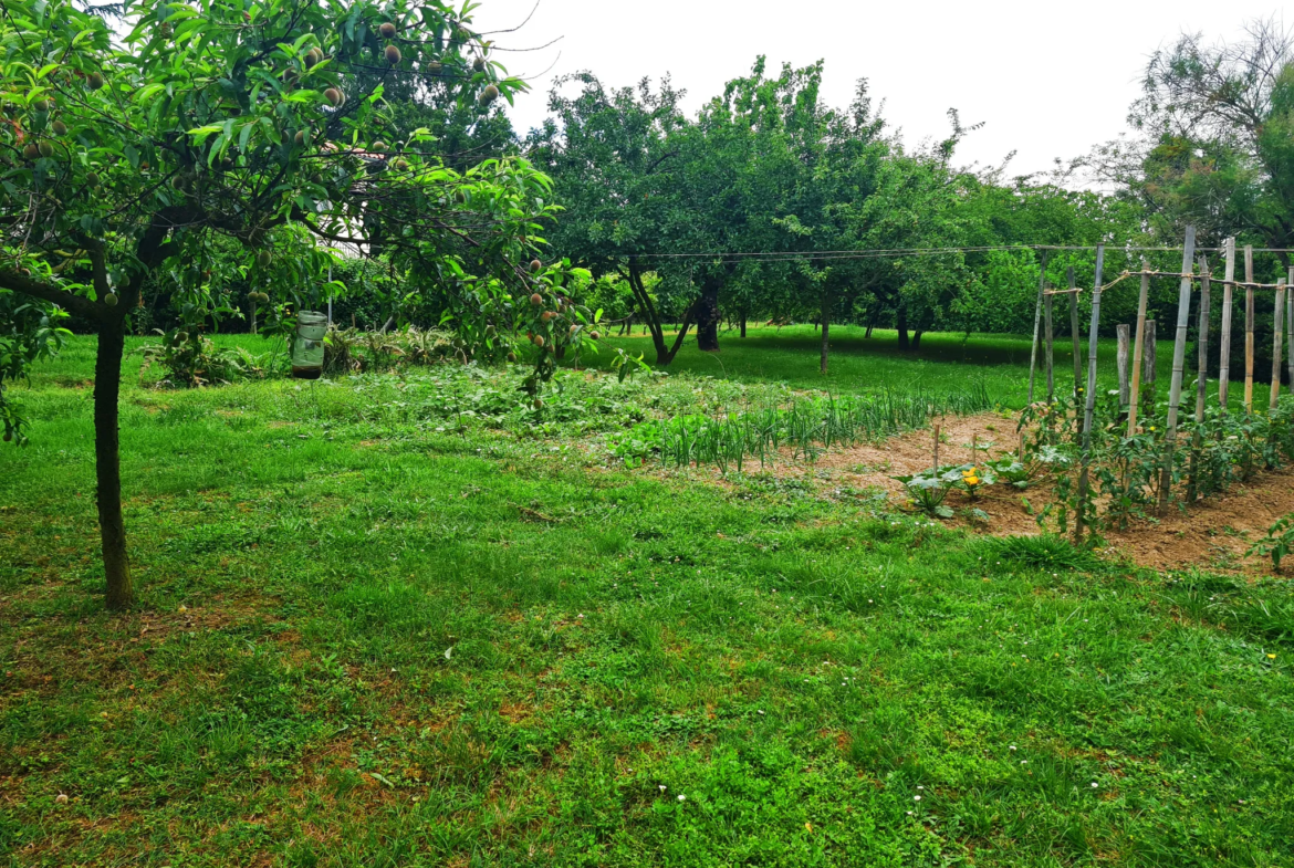 Terrain plat de 1494 m² viabilisé à Lézat-sur-Lèze 