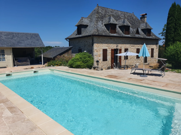 Maison de caractère avec piscine en Xaintrie à vendre