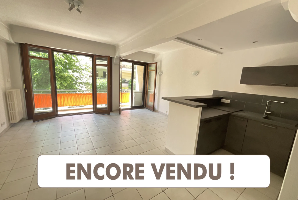 Vente d'un vaste appartement 2 pièces avec parking à Vence 