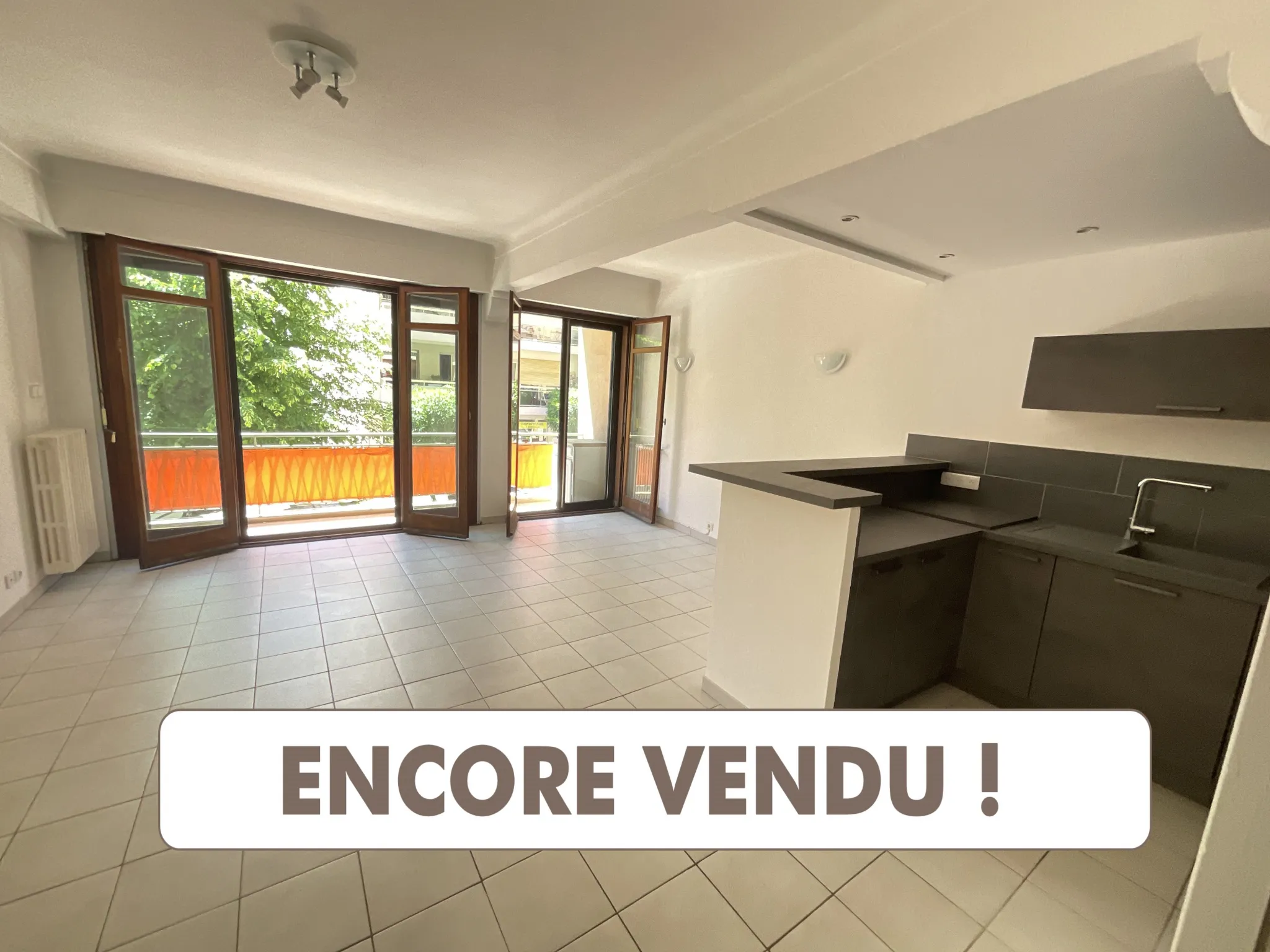 Vente d'un vaste appartement 2 pièces avec parking à Vence 