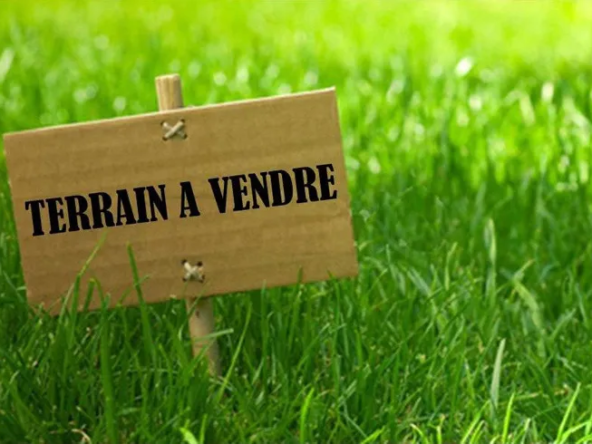 À vendre : Terrain constructible de 975 m² à Miremont