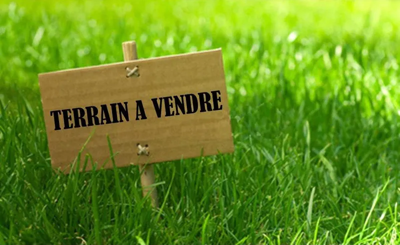 À vendre : Terrain constructible de 975 m² à Miremont 