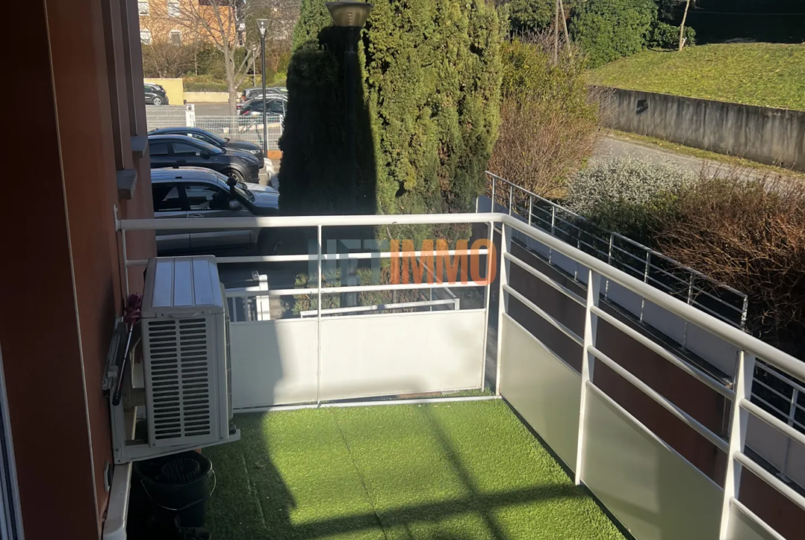 Appartement T3 lumineux à Vauvert avec piscine 