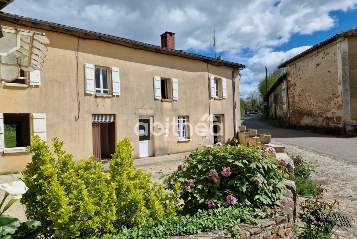 Ancien bureau de poste à Suris - Immeuble avec 2 appartements à vendre 