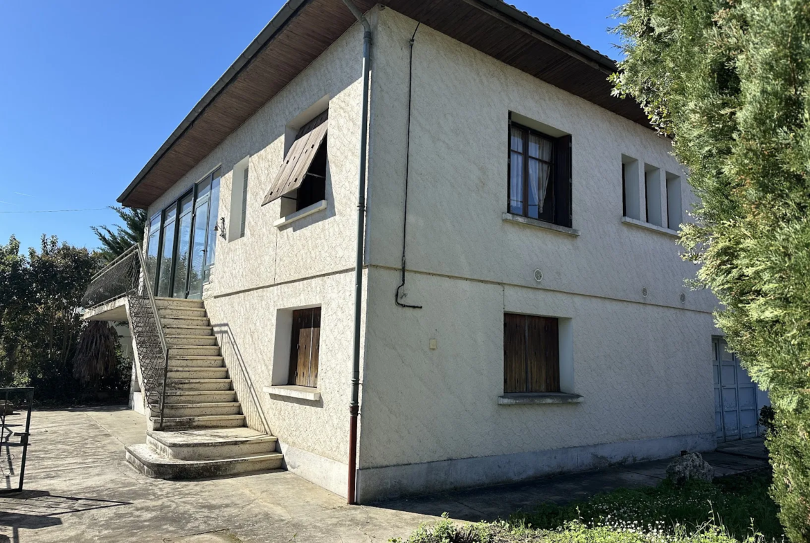 Maison d'habitation avec sous-sol et étage à Fleurance 