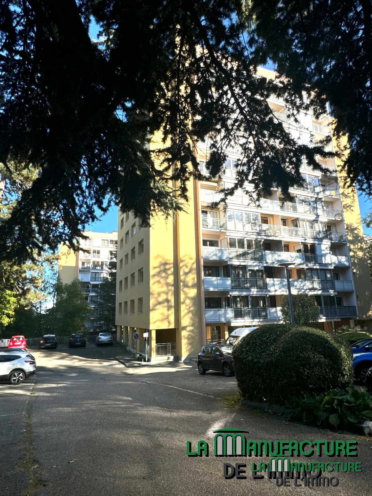 Appartement T5 rénové avec balcons à Saint-Étienne 