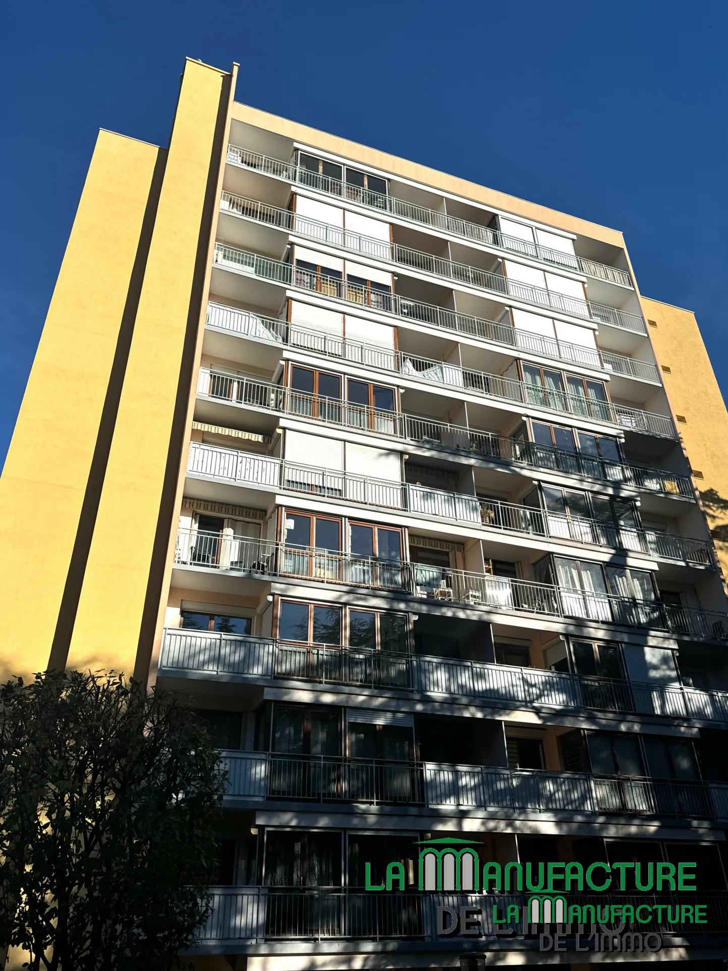 Appartement T5 rénové avec balcons à Saint-Étienne 