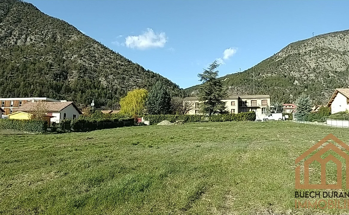 Terrain de 1152 m² à vendre à Espinasses pour 127 000 € 