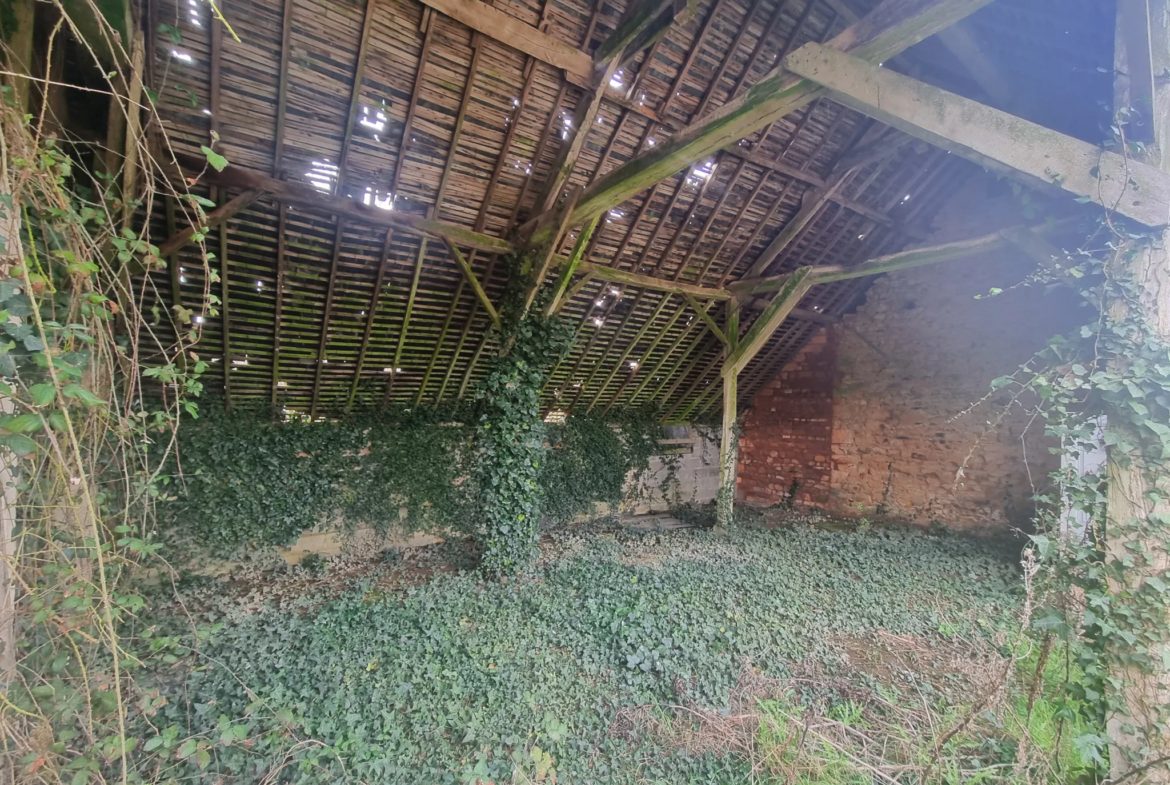 Maison en pierre à restaurer à Saint-Ouen de Mimbre 