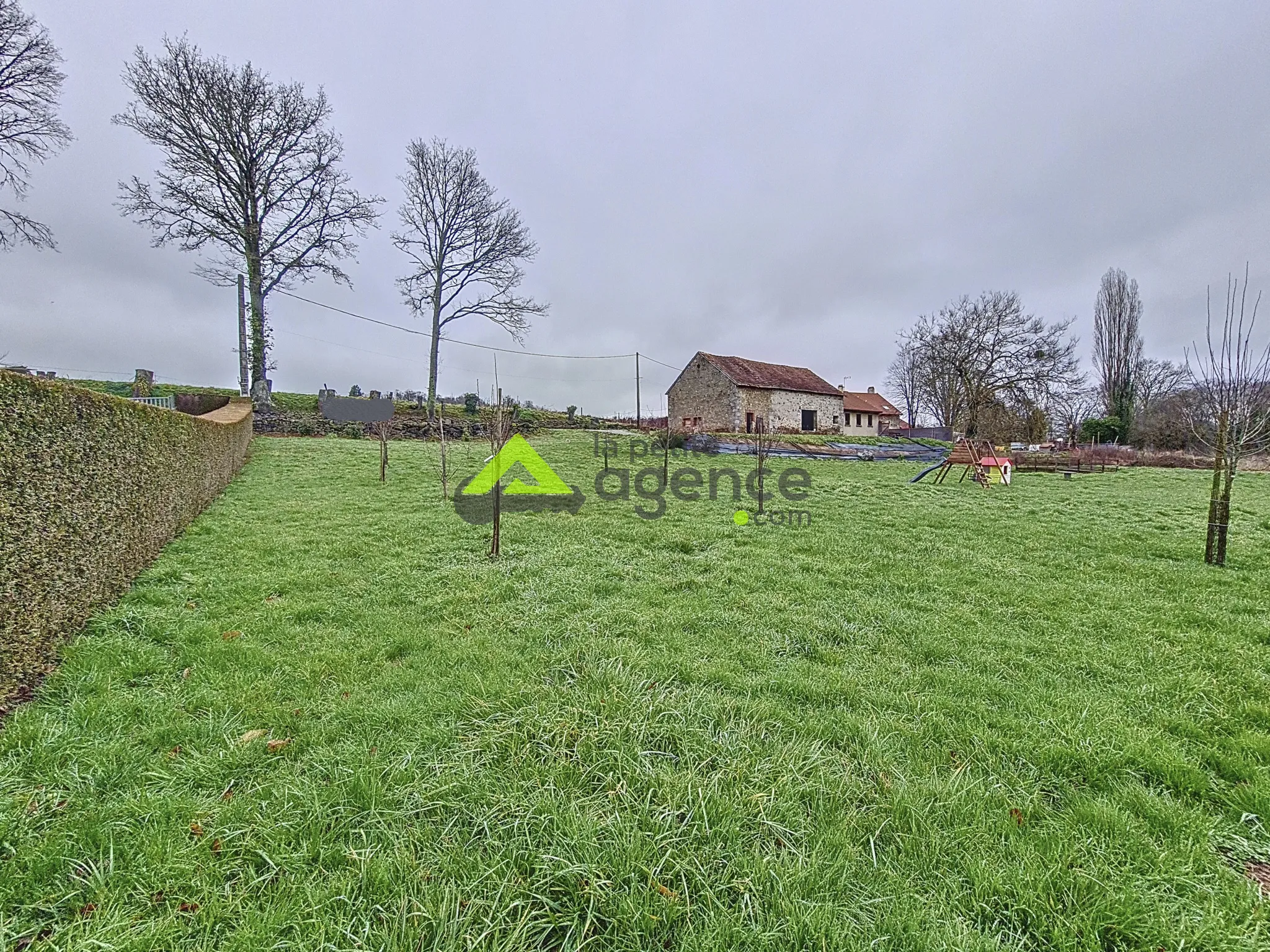 Terrain constructible de 1500 m² à Saint-Sulpice-le-Guérétois à vendre 