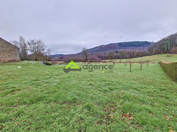 Terrain constructible de 1500 m² à Saint-Sulpice-le-Guérétois à vendre