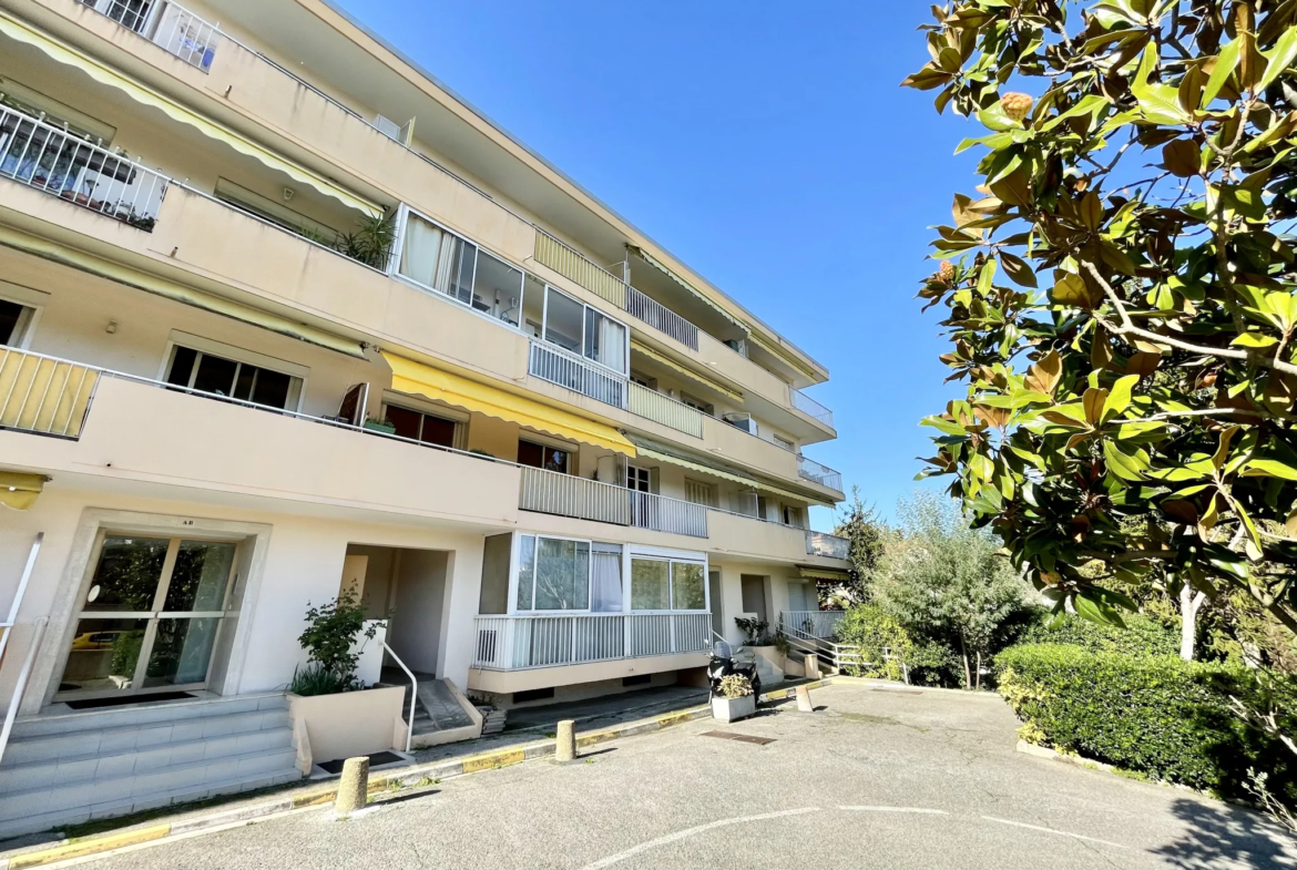 À vendre : Appartement 2 pièces à Cannes avec parking et cave 