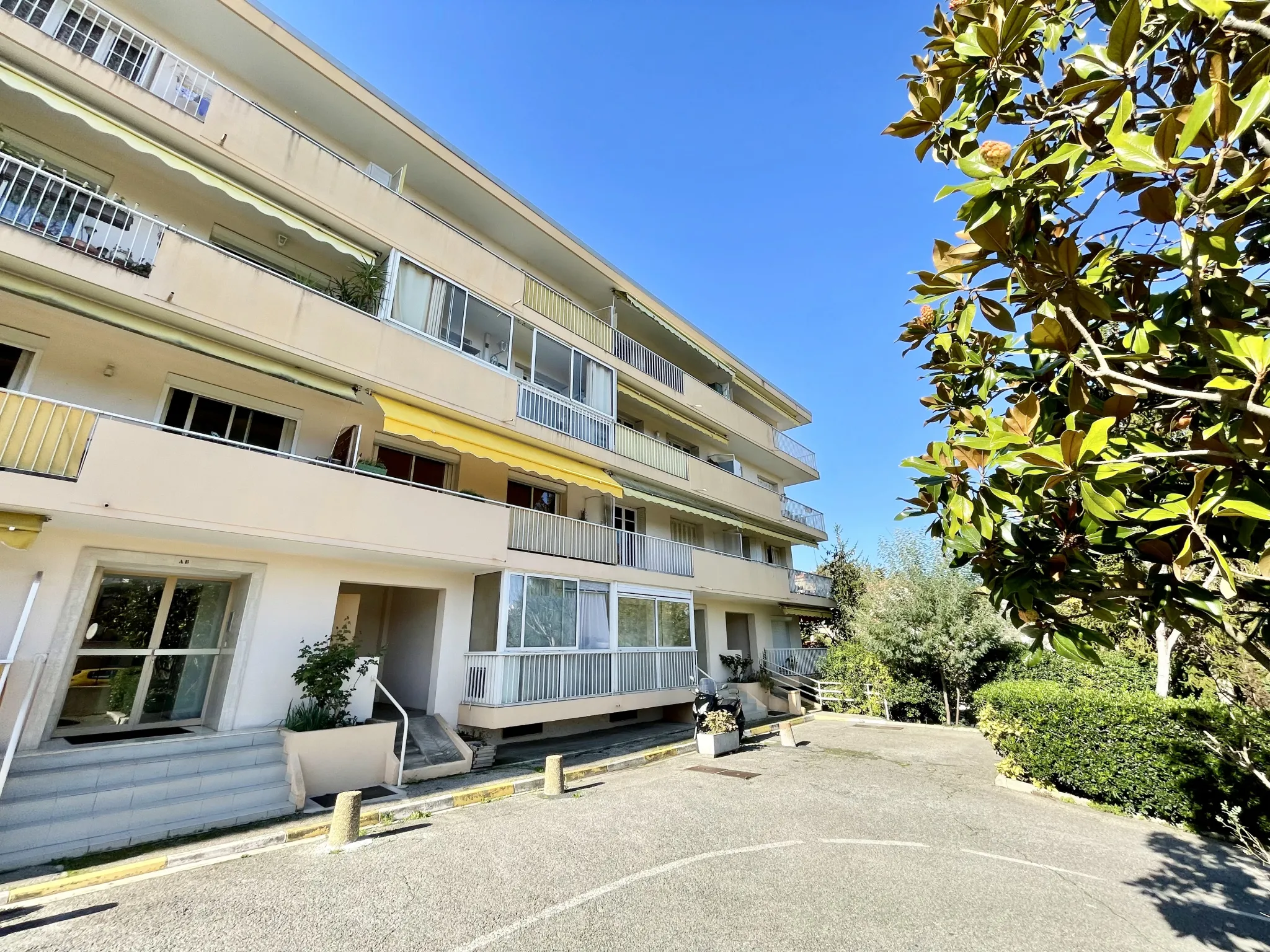 À vendre : Appartement 2 pièces à Cannes avec parking et cave 