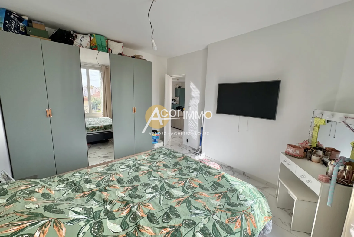 Appartement T3 lumineux avec balcons à La Seyne-sur-Mer 