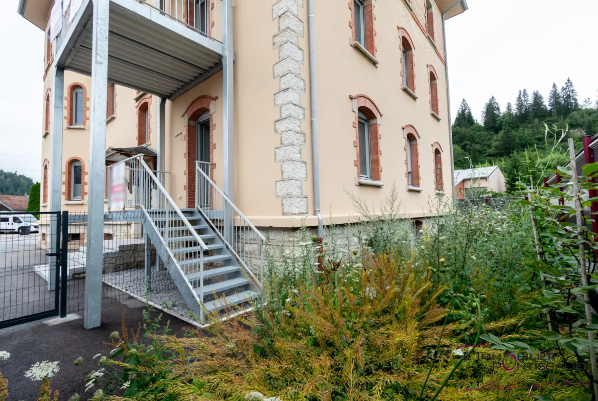 Appartement neuf de type 2 à La Cluse et Mijoux avec jardin 