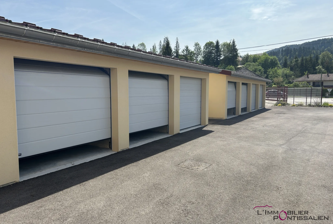 Appartement neuf de type 2 à La Cluse et Mijoux avec jardin 