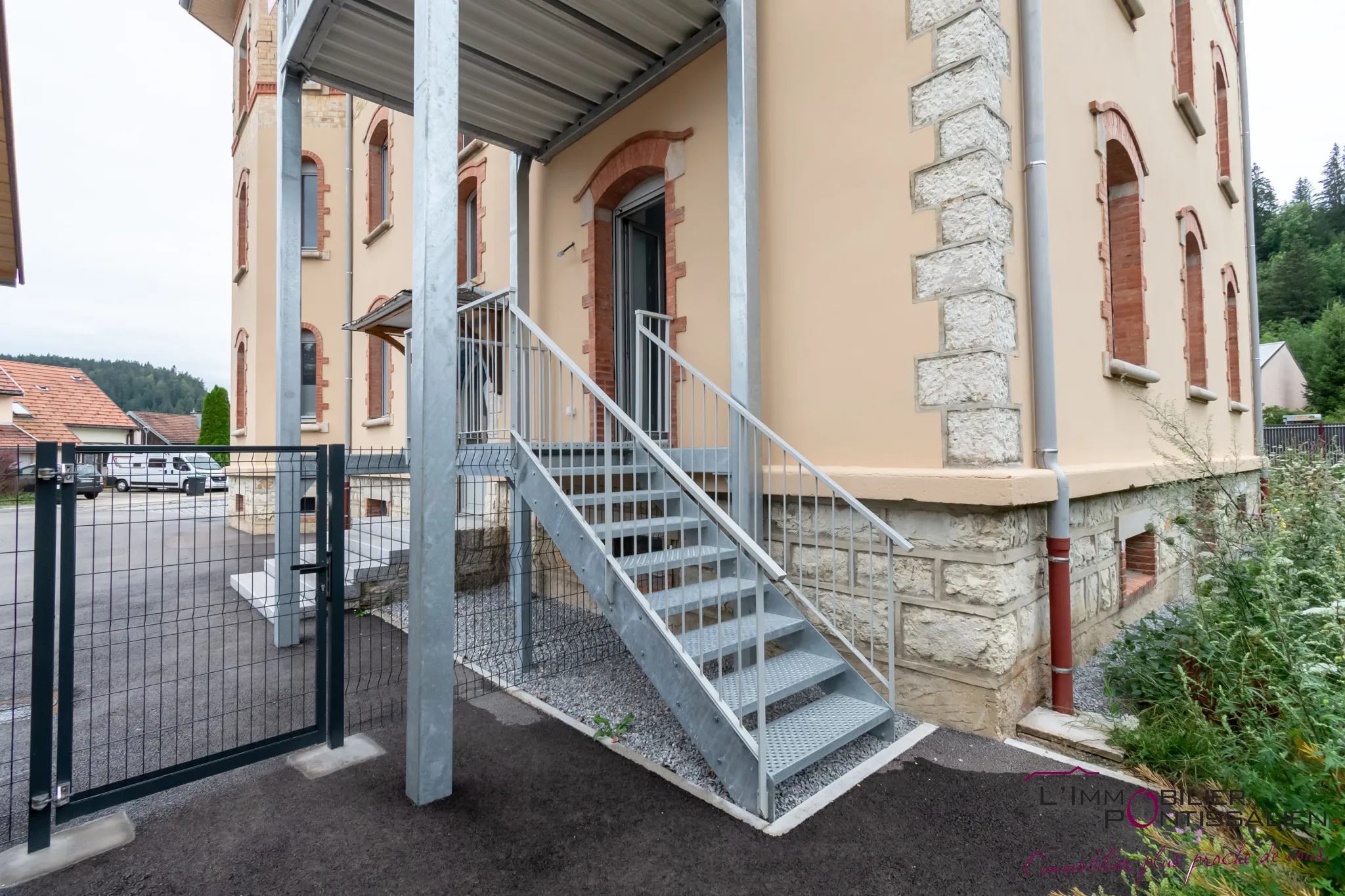 Appartement neuf de type 2 à La Cluse et Mijoux avec jardin 