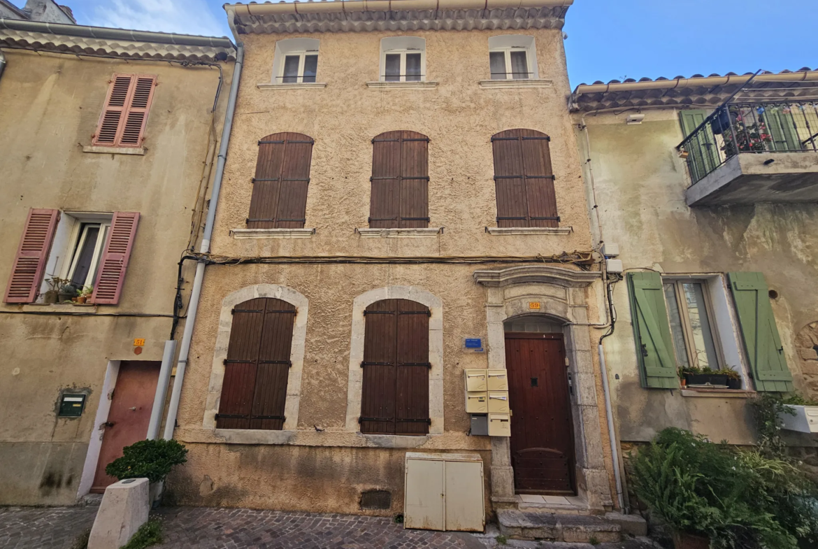 À vendre : Appartement T2 loué dans le centre historique de La Garde 