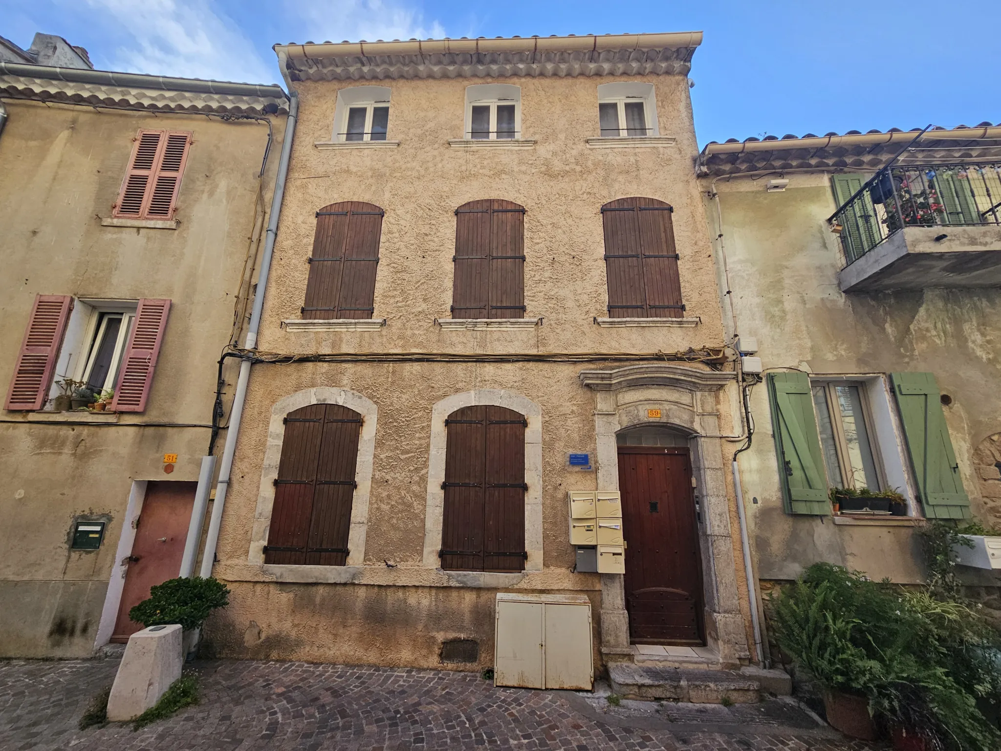 À vendre : Appartement T2 loué dans le centre historique de La Garde 