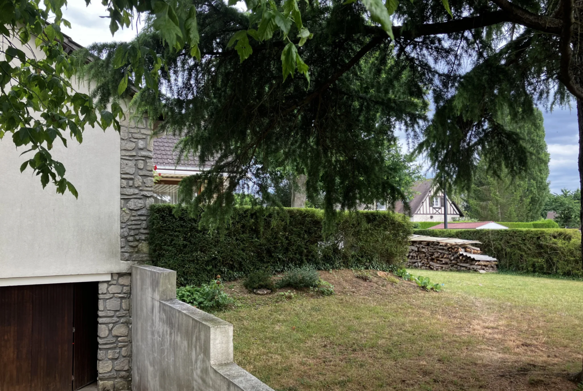 A vendre : Maison traditionnelle à Pacy-sur-Eure, 4 chambres, terrain arboré 