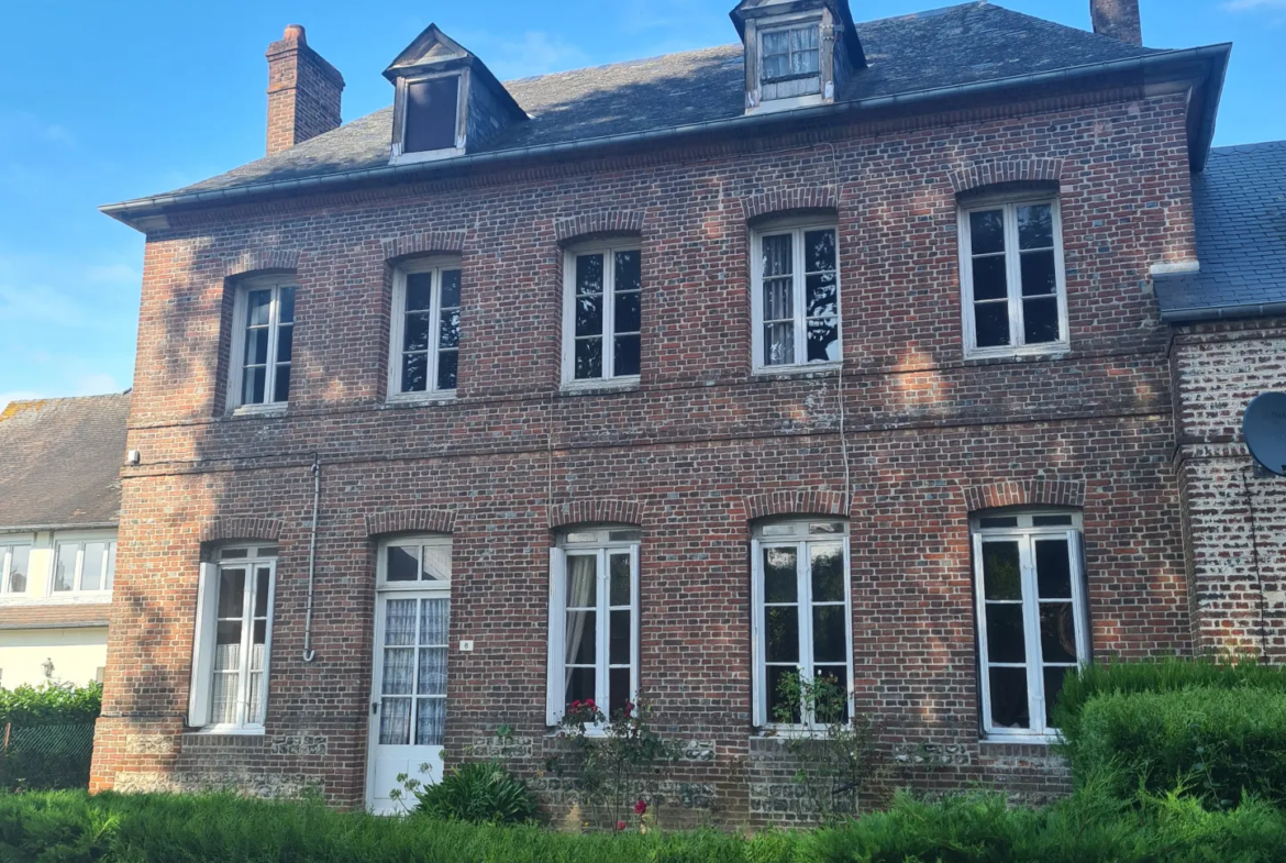 Maison en briques à rénover au centre de Luneray 