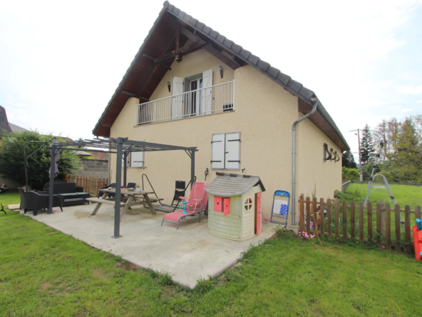 Maison à vendre à Pontacq - 134 m² avec jardin et garages