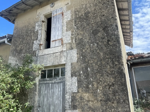 Maison à rénover à Semussac à proximité des plages