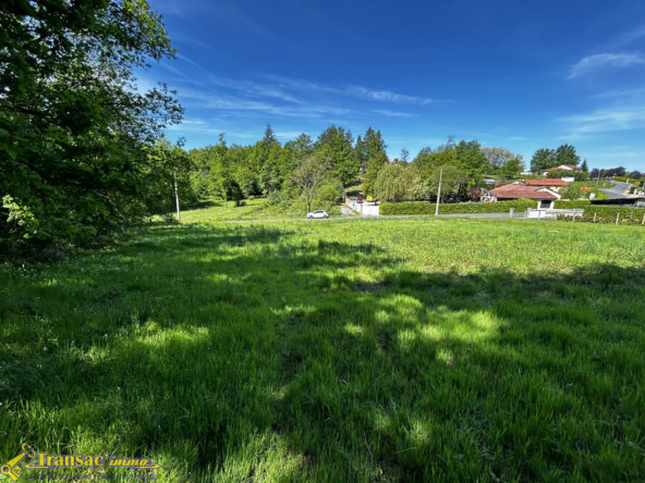 Terrain constructible de 2300 m2 à Paslières à vendre