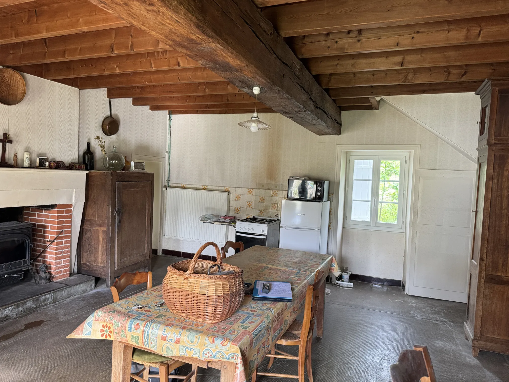 Maison en pierres à rénover à Sainte-Hermine avec potentiel 