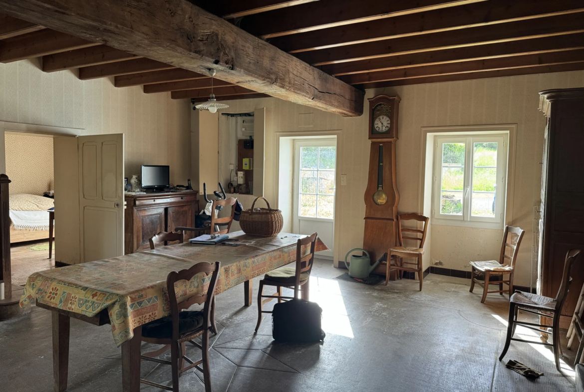 Maison en pierres à rénover à Sainte-Hermine avec potentiel 