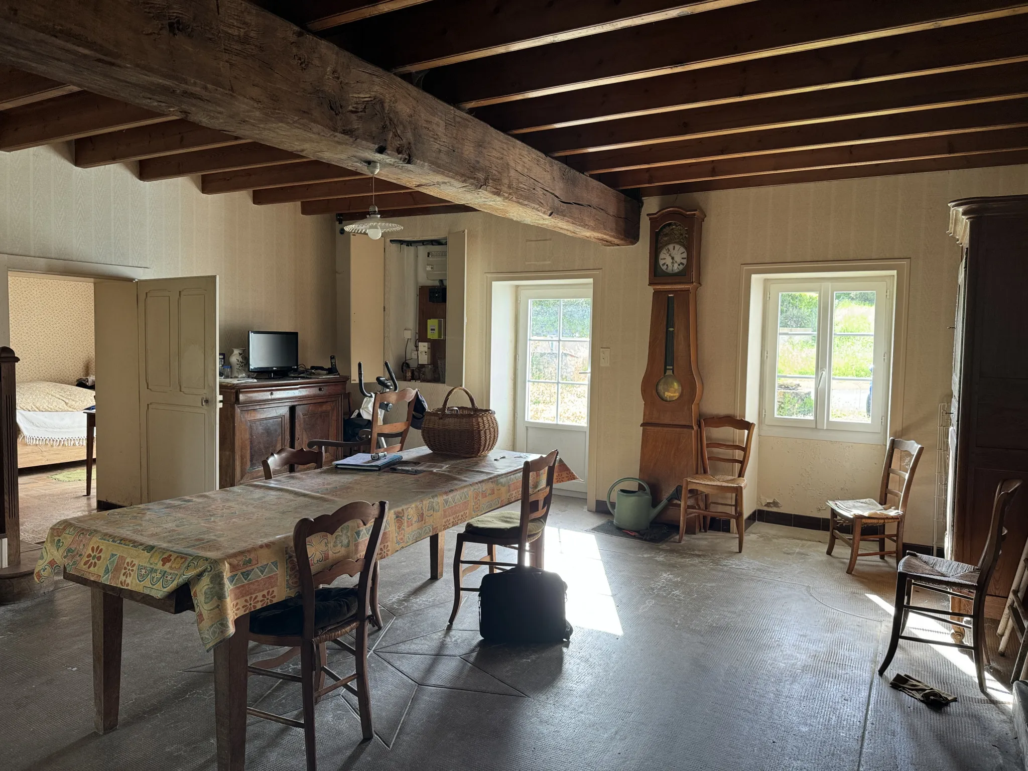 Maison en pierres à rénover à Sainte-Hermine avec potentiel 